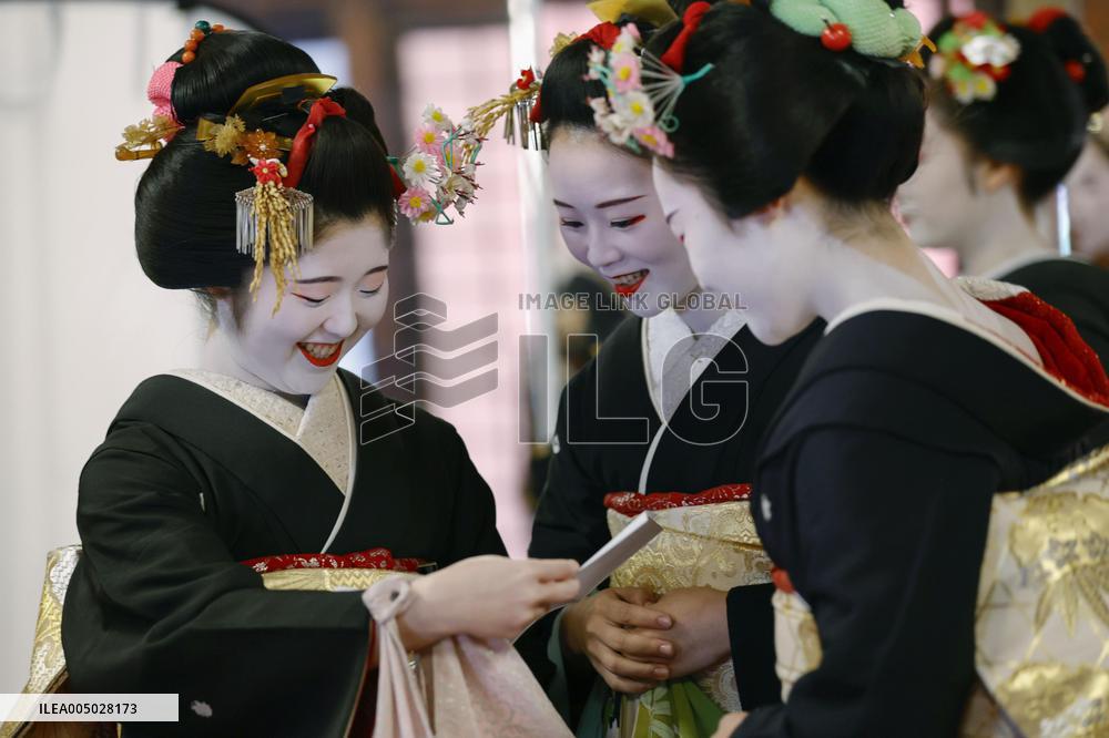 Geiko, maiko in Kyoto start work in 2026