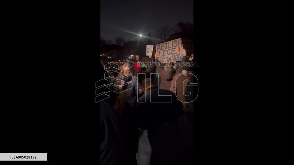 US: Vigil Held in Minneapolis for Woman Killed by ICE Agent