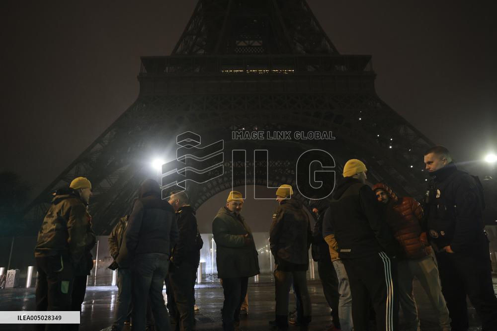 Several Dozen Farmers From The Coordination Rurale Arriving In Paris