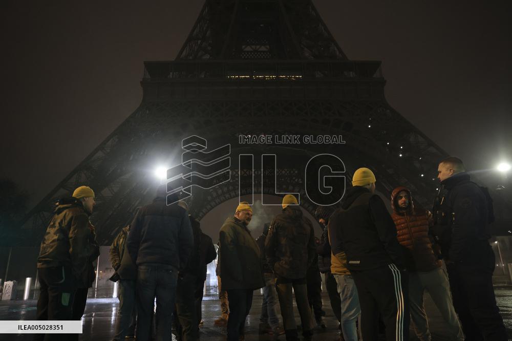 Several Dozen Farmers From The Coordination Rurale Arriving In Paris