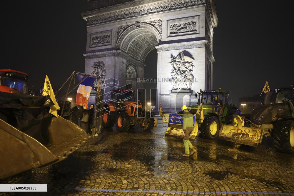 Several Dozen Farmers From The Coordination Rurale Arriving In Paris