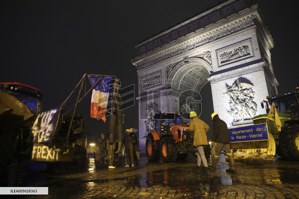 Several Dozen Farmers From The Coordination Rurale Arriving In Paris