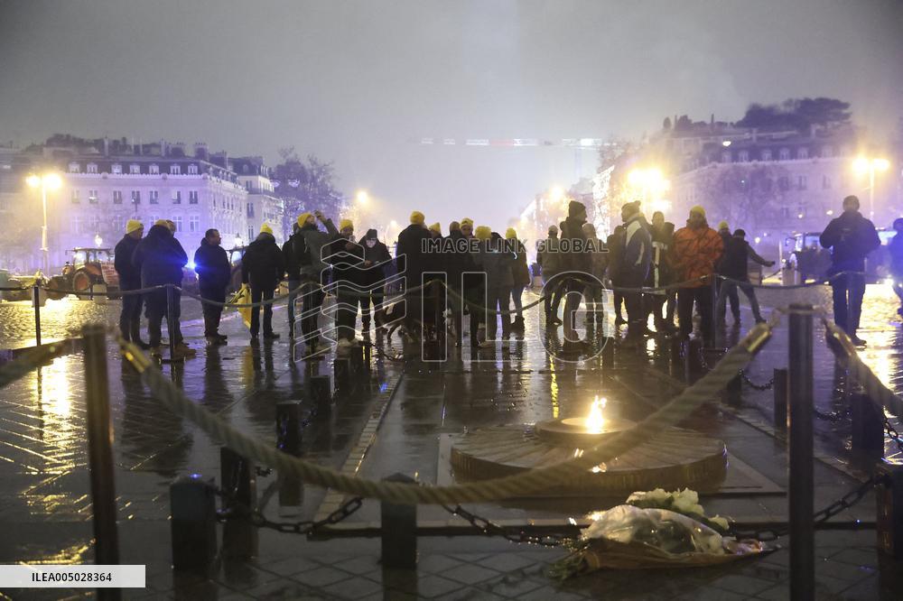 Several Dozen Farmers From The Coordination Rurale Arriving In Paris