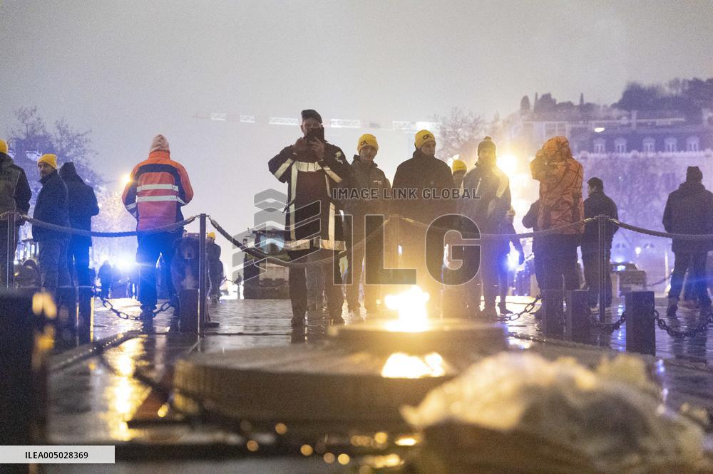 Several Dozen Farmers From The Coordination Rurale Arriving In Paris