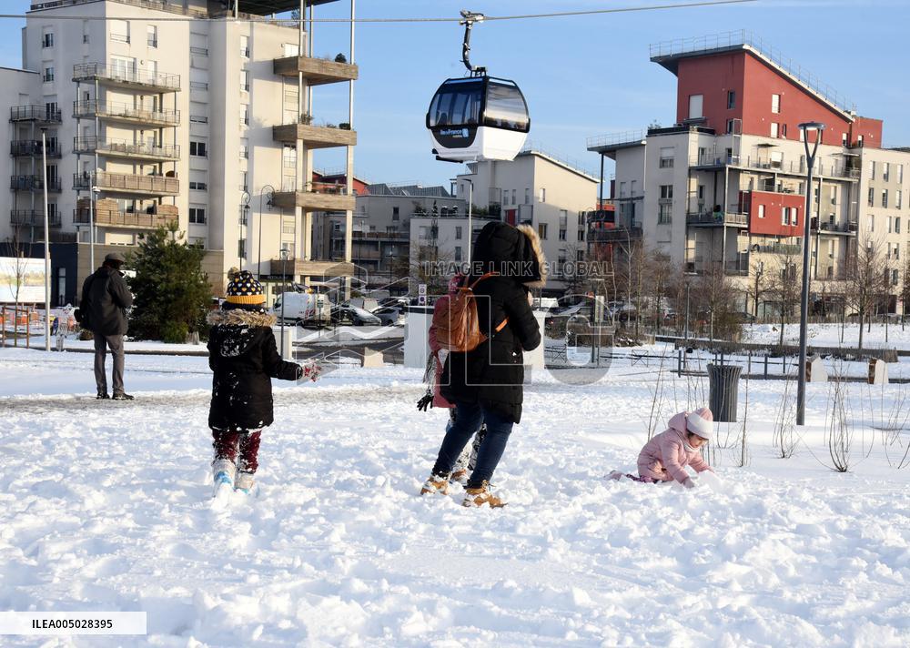 CAbale Car Illustration - Creteil