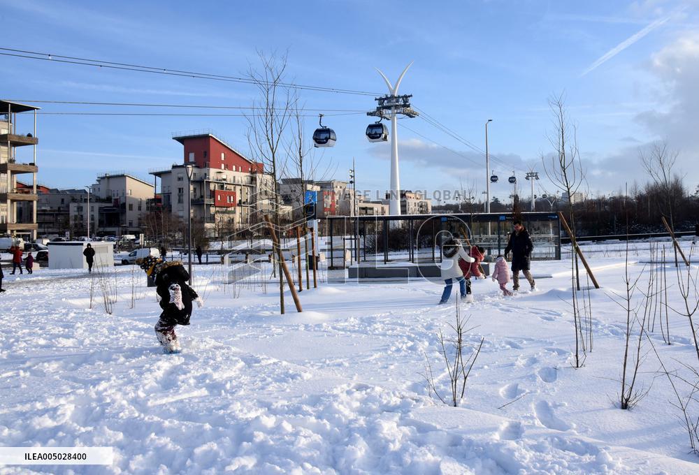 CAbale Car Illustration - Creteil