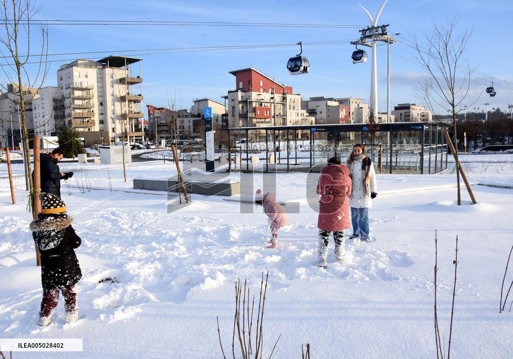 CAbale Car Illustration - Creteil