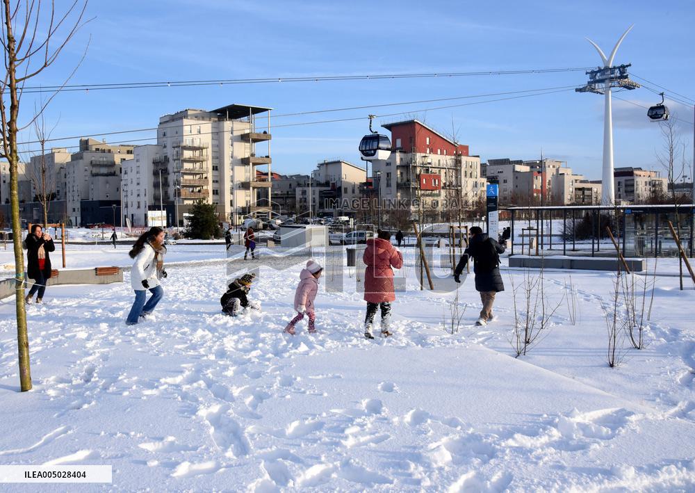 CAbale Car Illustration - Creteil