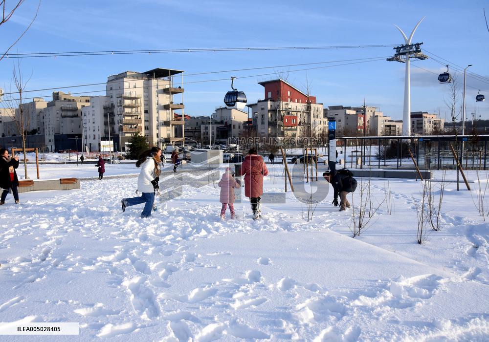 CAbale Car Illustration - Creteil