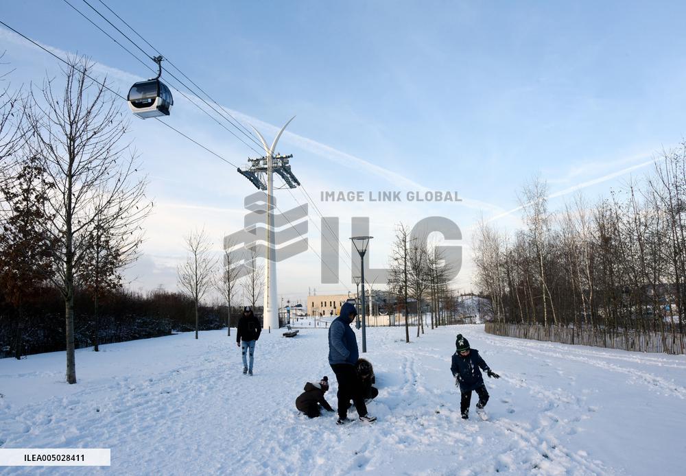 CAbale Car Illustration - Creteil