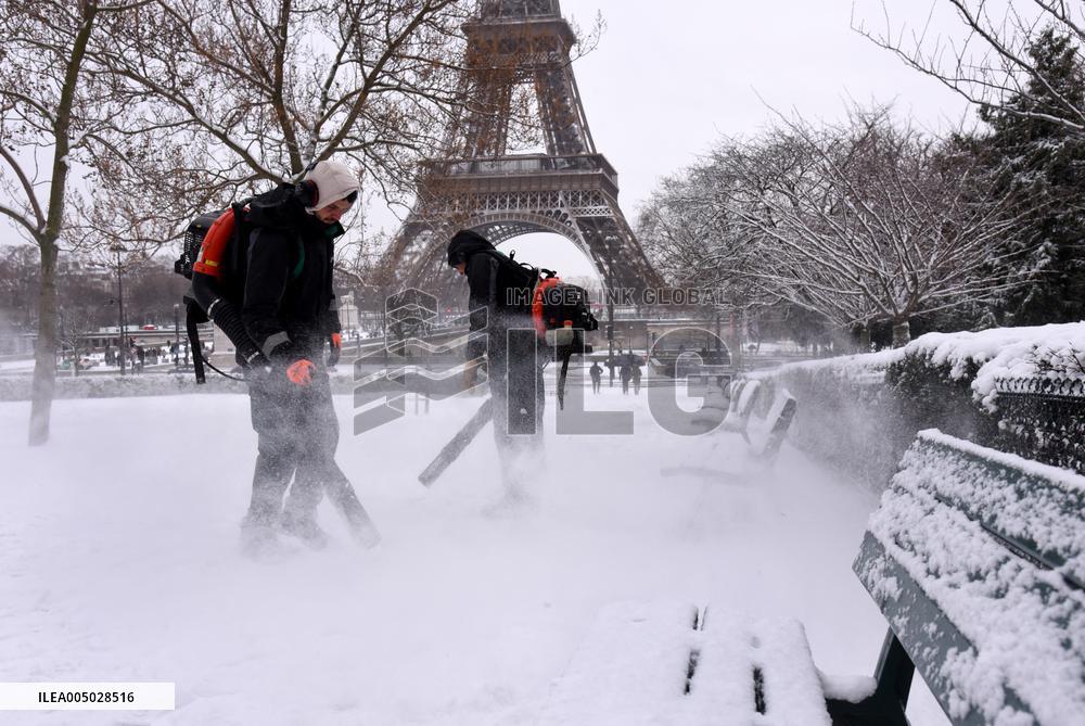 Paris Under The Snow - Eiffel Tower