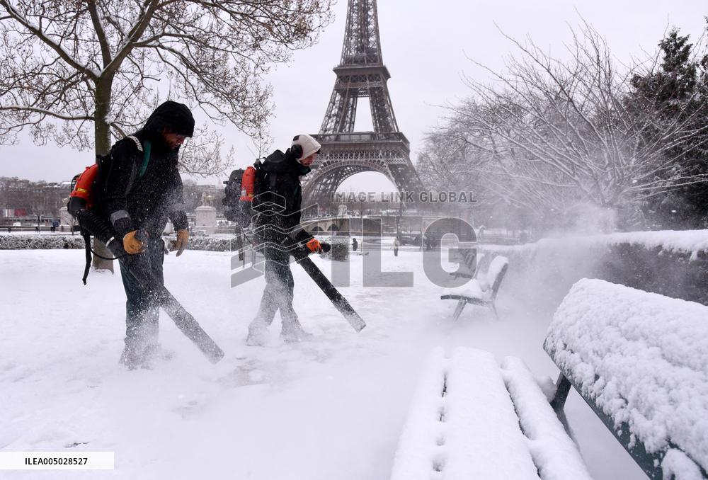 Paris Under The Snow - Eiffel Tower