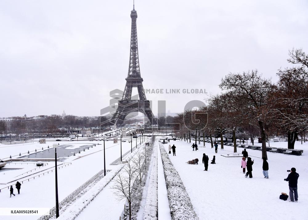 Paris Under The Snow - Eiffel Tower
