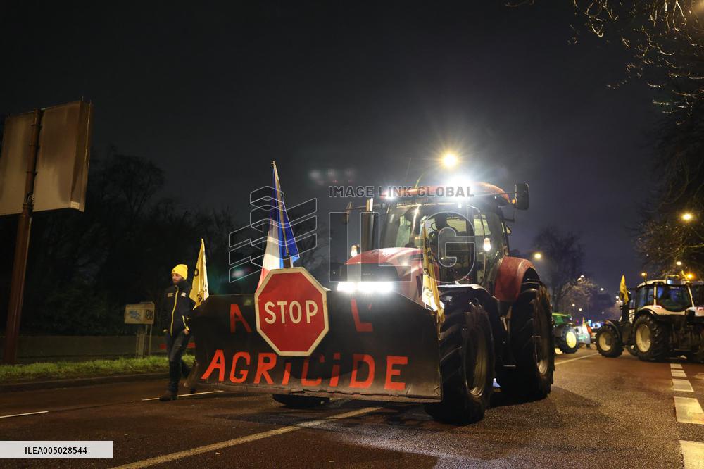 Several Dozen Farmers From The Coordination Rurale At Porte d Auteuil - Paris