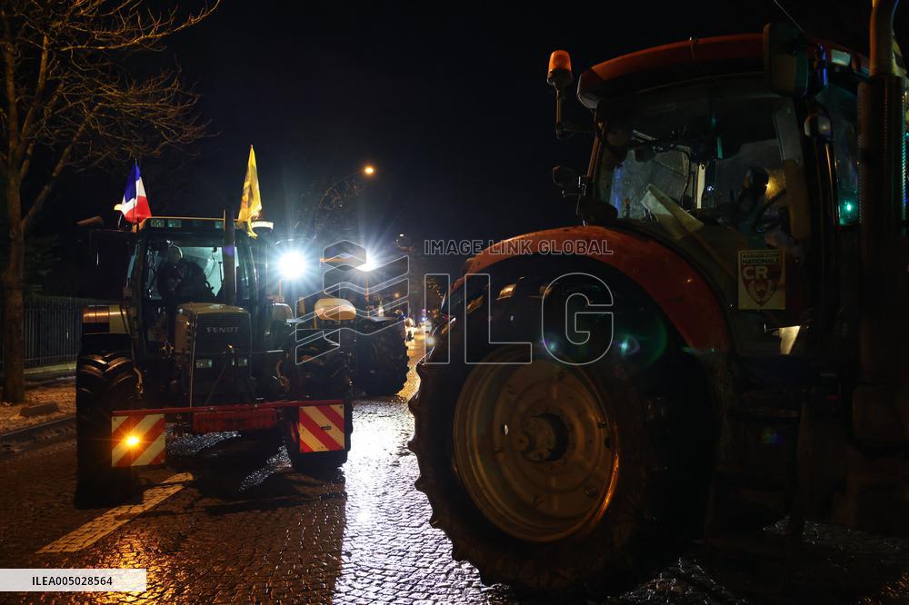 Several Dozen Farmers From The Coordination Rurale At Porte d Auteuil - Paris