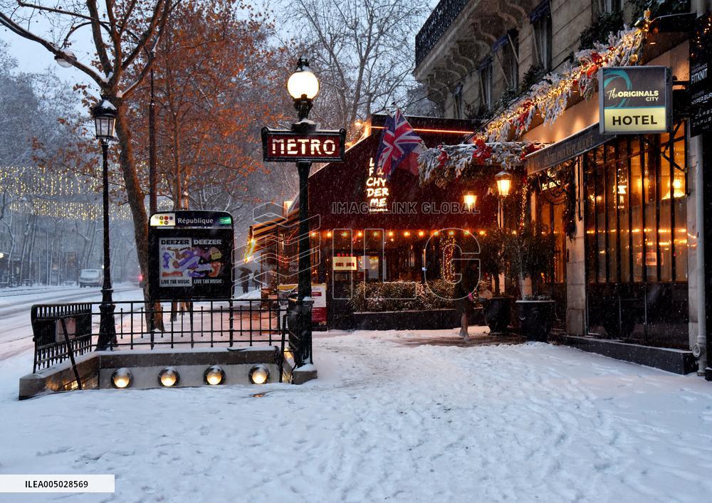 Paris Under The Snow - Paris