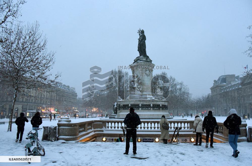 Paris Under The Snow - Paris