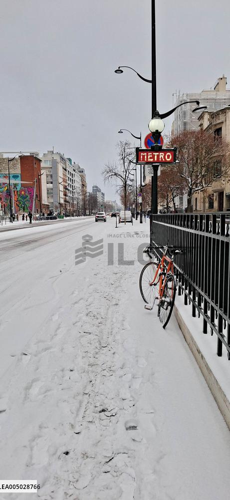 Paris Under The Snow - Paris