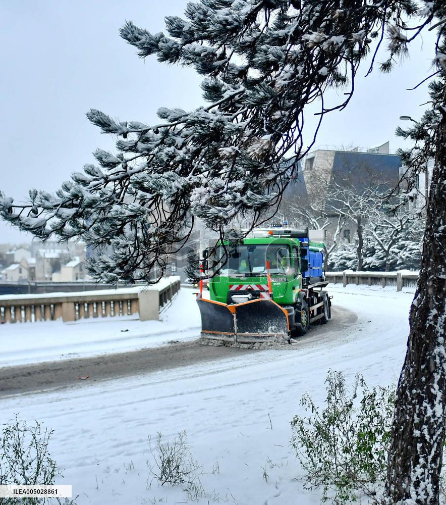 Paris Under The Snow - Paris