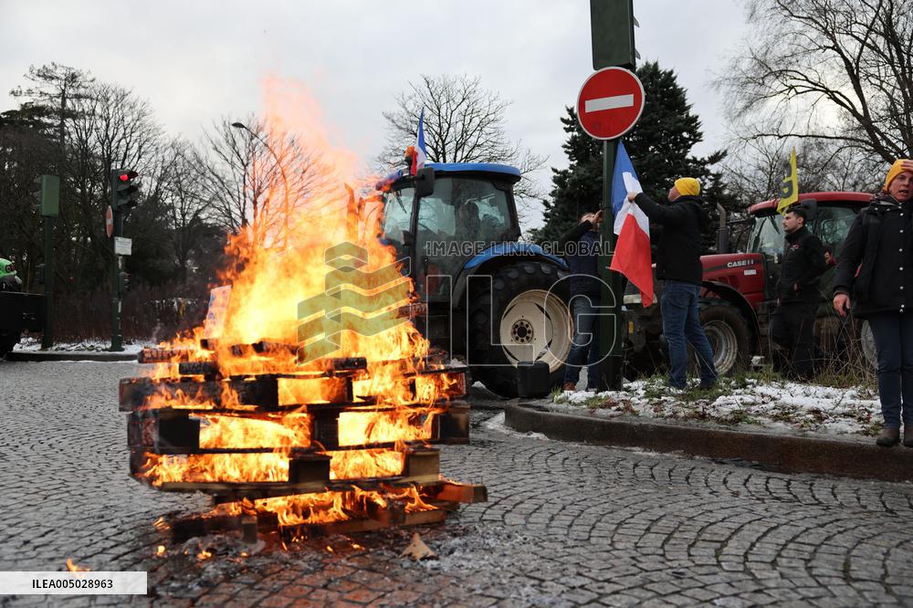Several Dozen Farmers From The Coordination Rurale At Porte d Auteuil - Paris