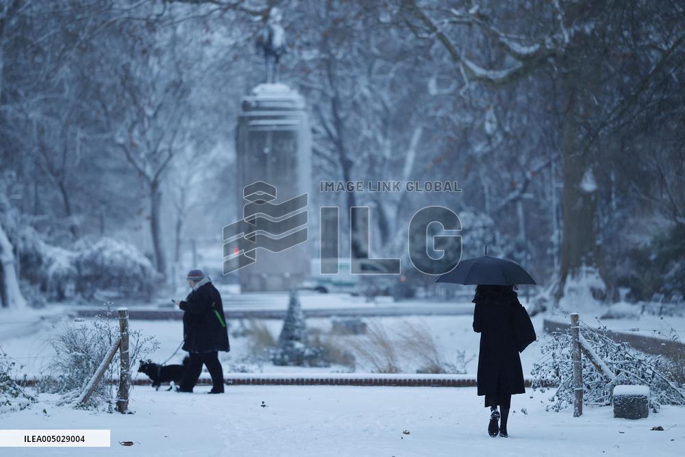 Snowfall in Lille - France