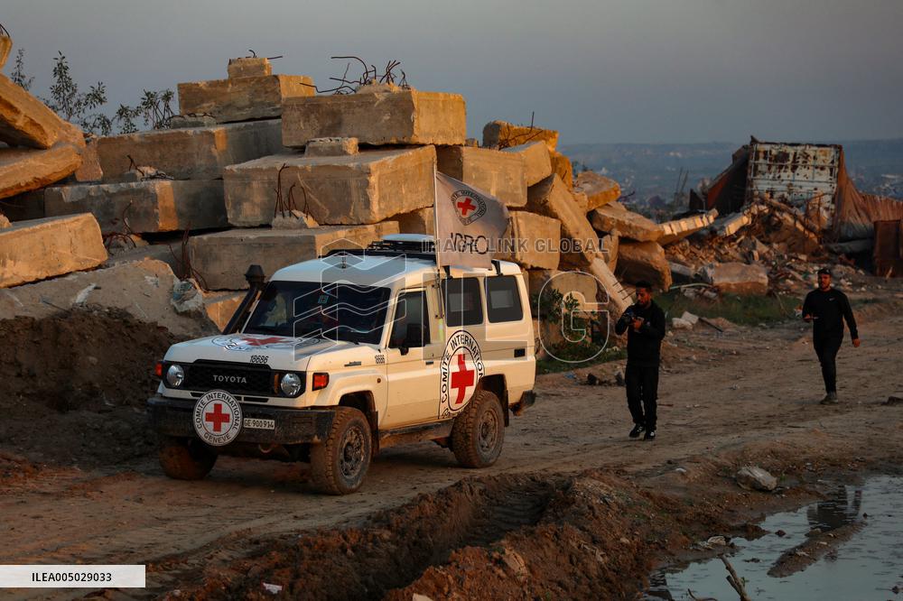 Hamas Members Search for The Remains of The Last Israeli Hostage - Gaza