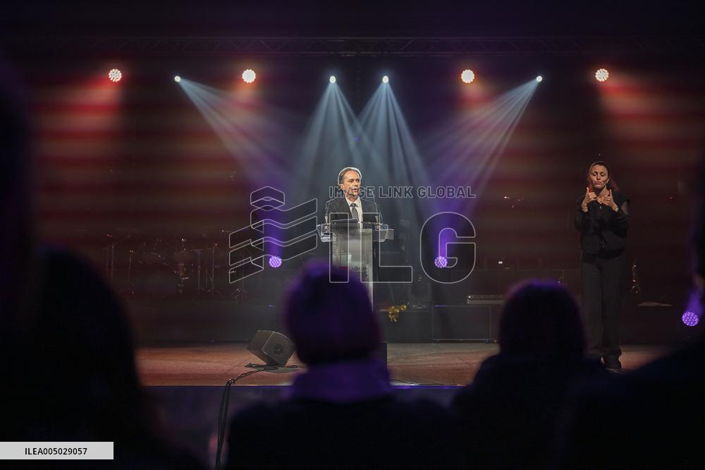 Outgoing Mayor Sylvain Robert - Lens