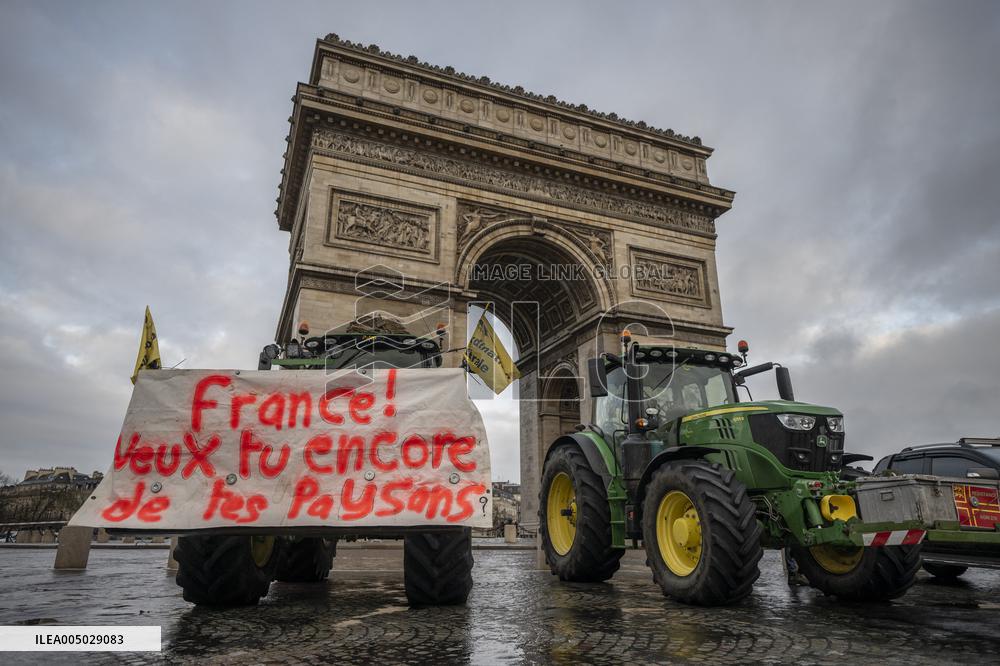 Several Dozen Farmers From The Coordination Rurale Arriving In Paris