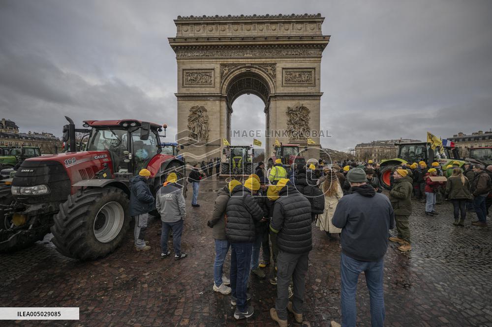 Several Dozen Farmers From The Coordination Rurale Arriving In Paris