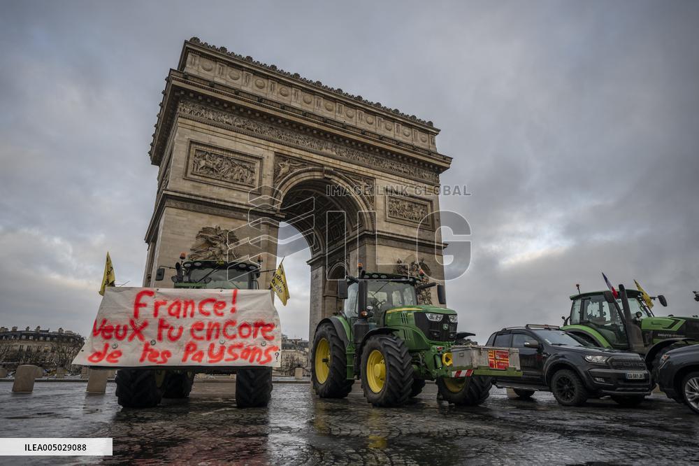 Several Dozen Farmers From The Coordination Rurale Arriving In Paris
