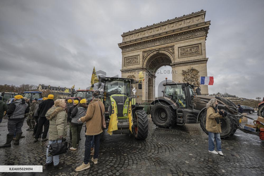 Several Dozen Farmers From The Coordination Rurale Arriving In Paris