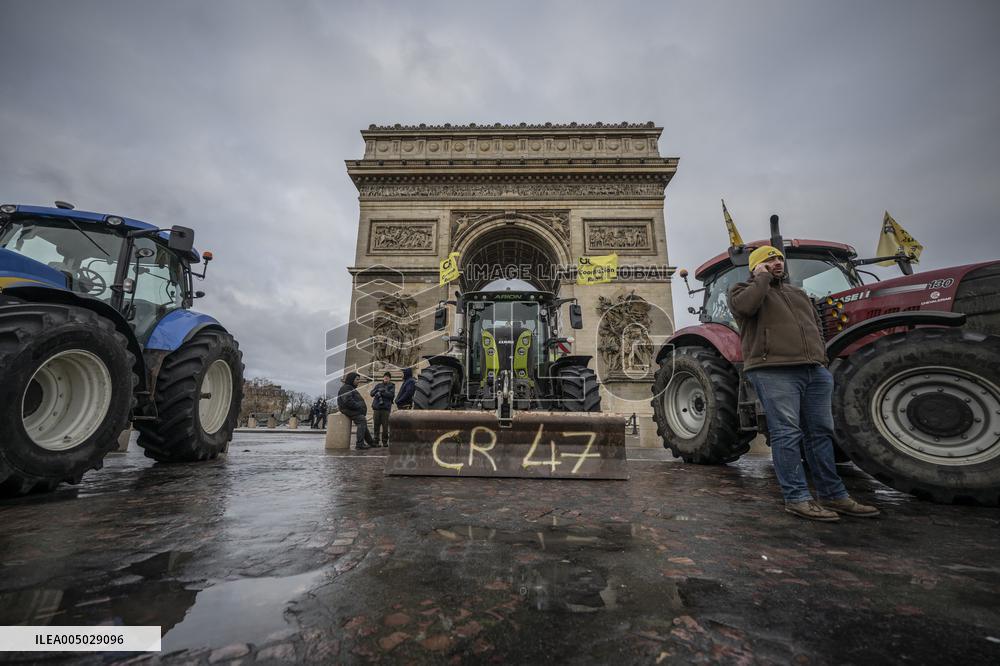 Several Dozen Farmers From The Coordination Rurale Arriving In Paris
