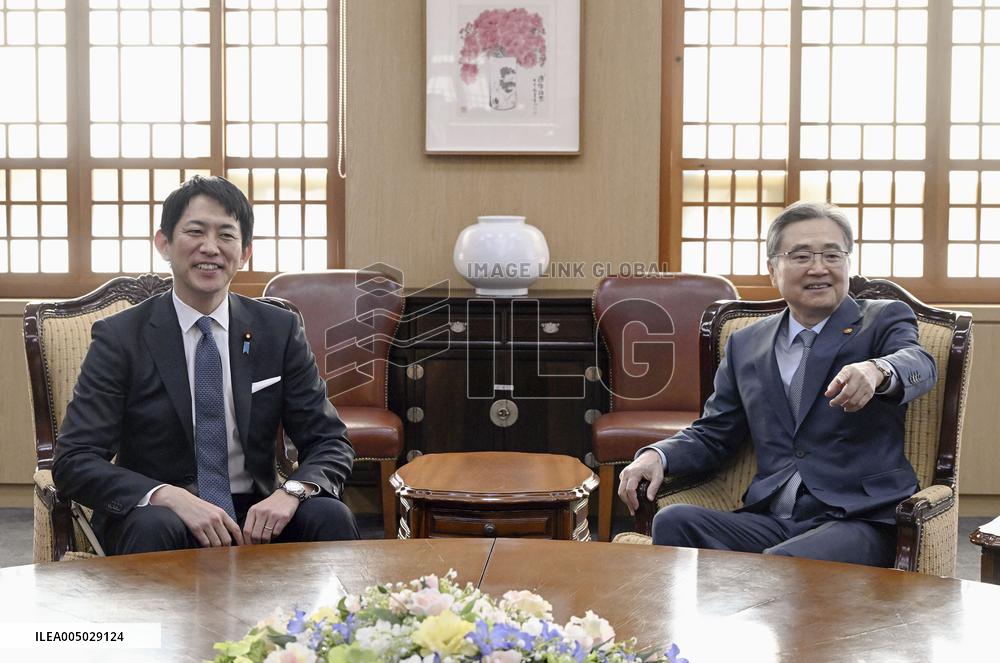 Japan LDP policy chief in S. Korea