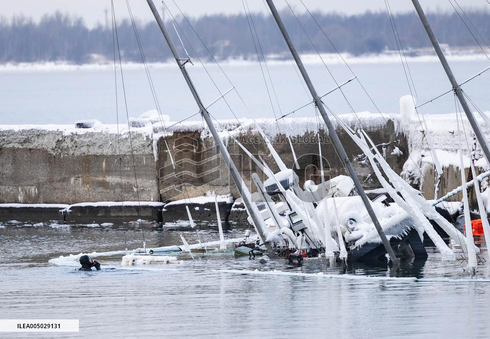 Preparing a vessel to be raised from underwater