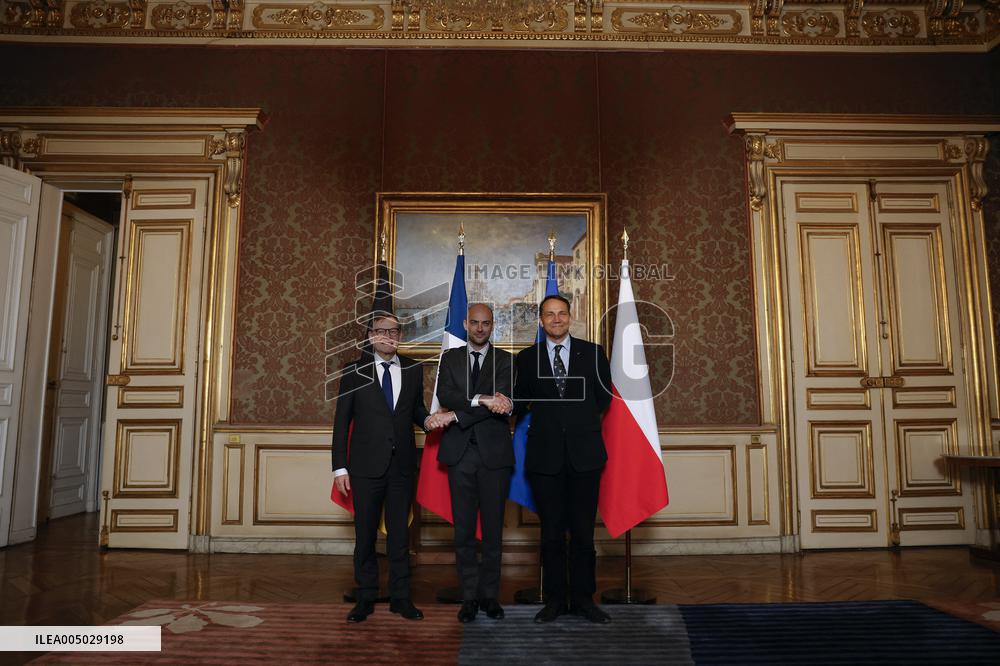 Weimar Triangle and Indian Foreign Ministers Meet in Paris