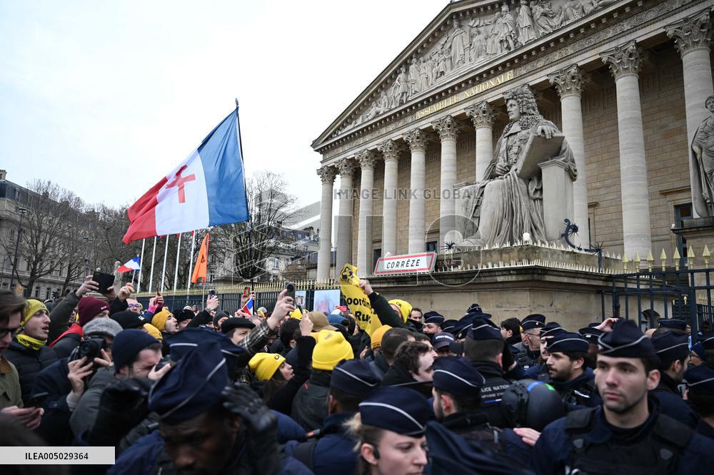 Yael Braun-Pivet Heckled Outside French National Assembly - Paris