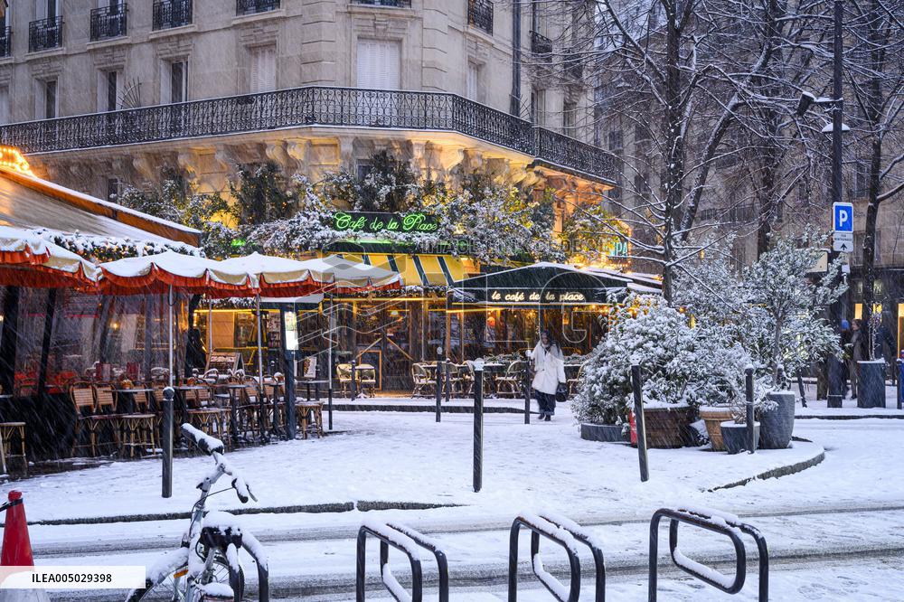 Illustration - Paris Under the Snow - Paris