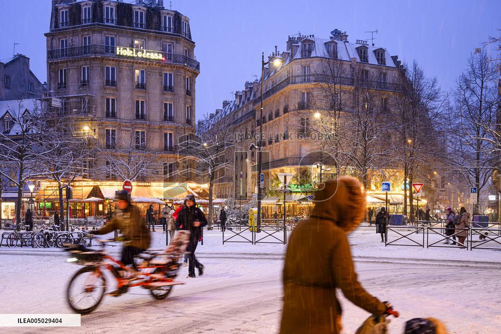 Illustration - Paris Under the Snow - Paris