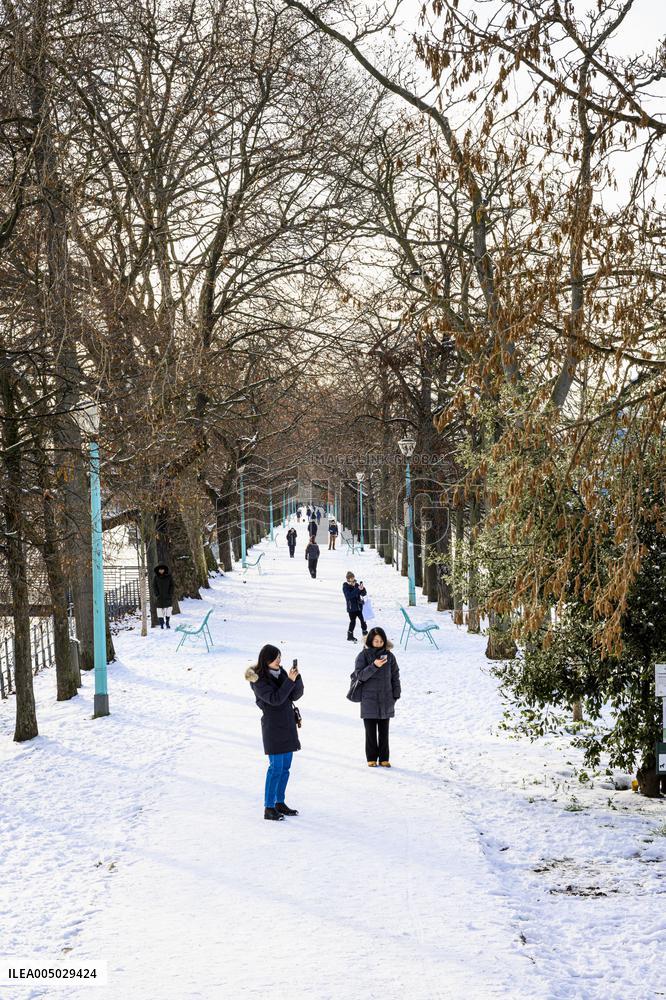 Illustration - Paris Under the Snow - Paris
