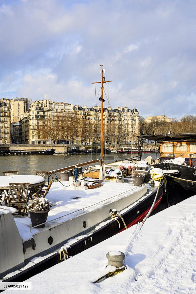 Illustration - Paris Under the Snow - Paris