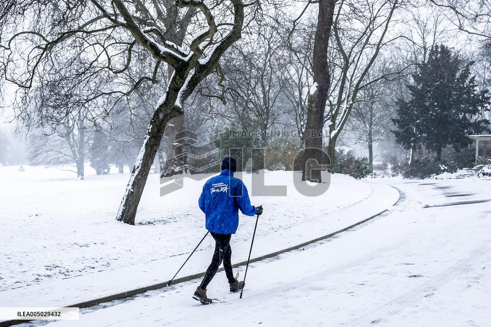 Illustration - Paris Under the Snow - Paris
