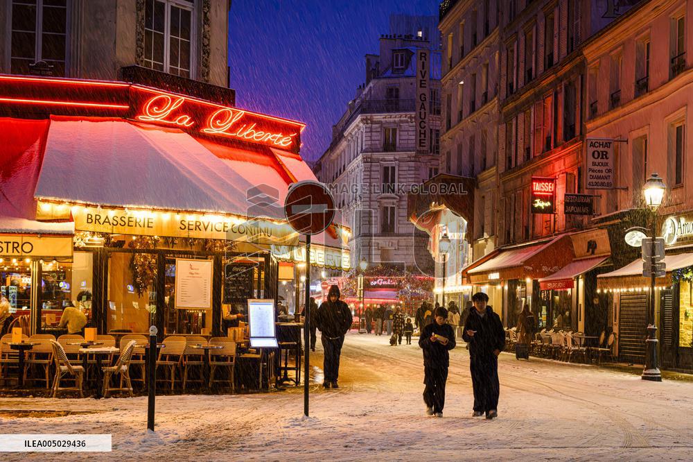 Illustration - Paris Under the Snow - Paris