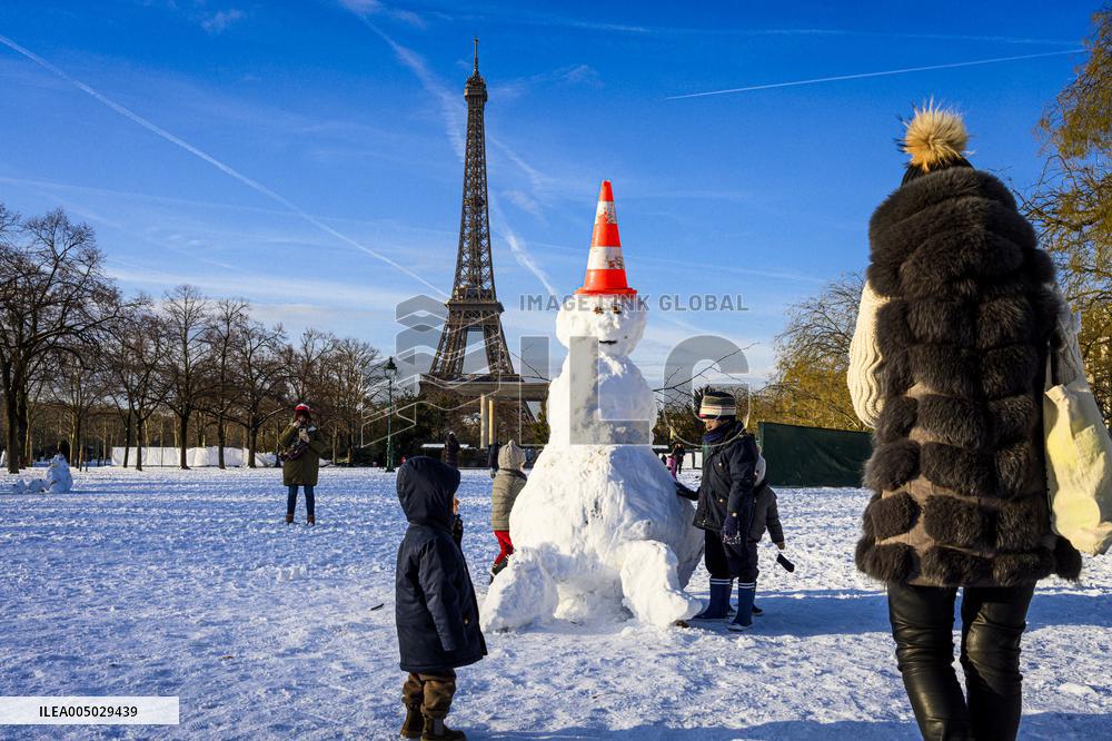 Illustration - Paris Under the Snow - Paris