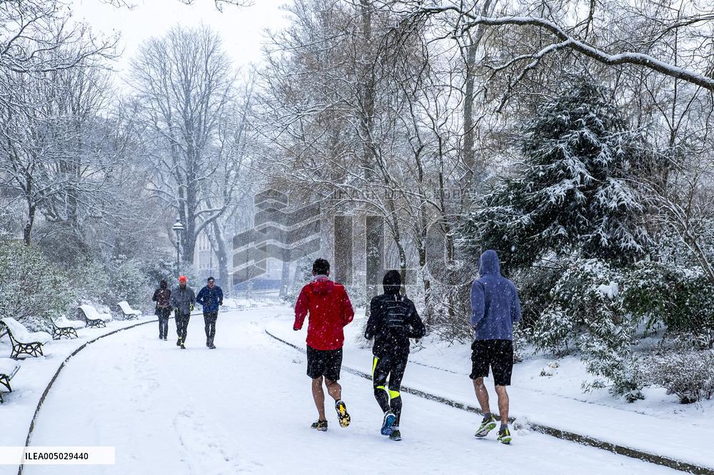 Illustration - Paris Under the Snow - Paris