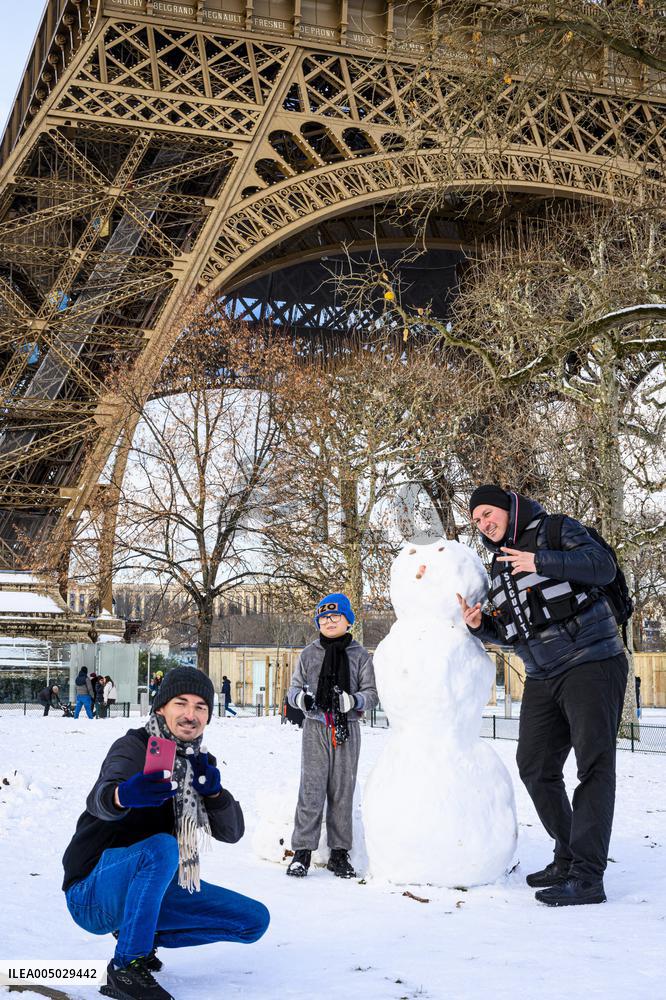 Illustration - Paris Under the Snow - Paris