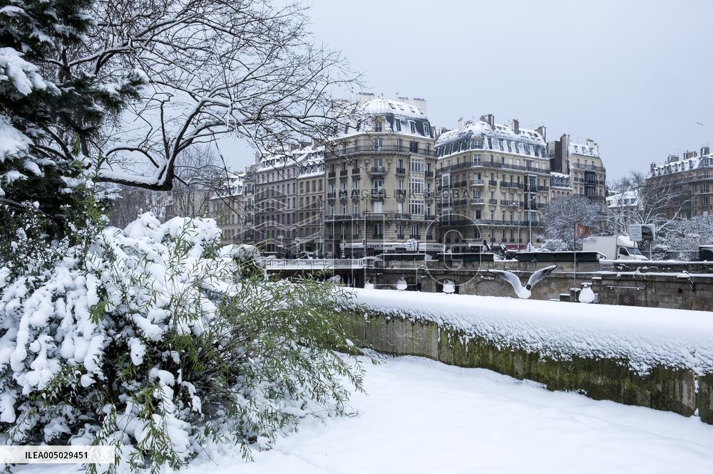 Illustration - Paris Under the Snow - Paris