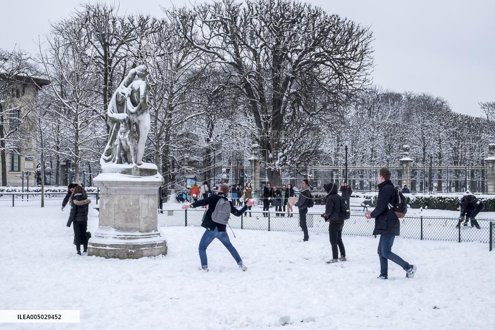 Illustration - Paris Under the Snow - Paris