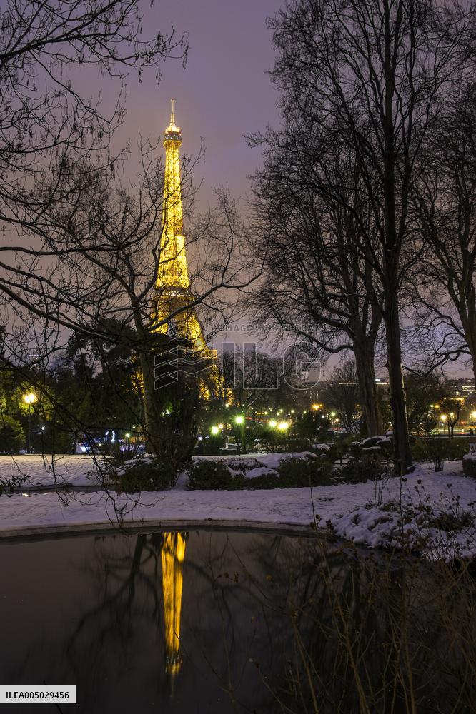 Illustration - Paris Under the Snow - Paris
