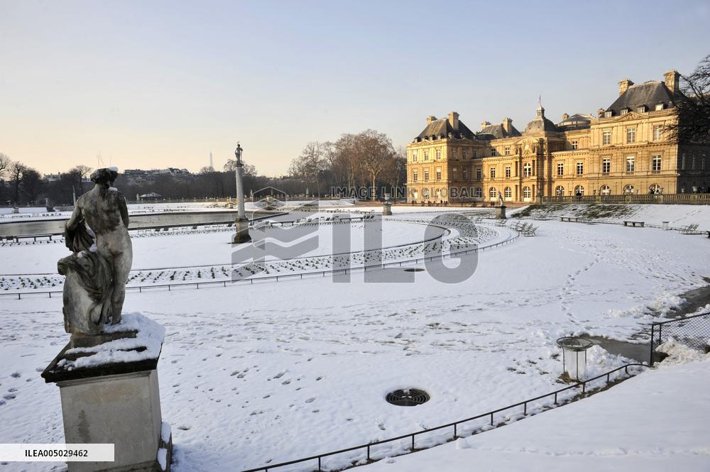 Illustration - Paris Under the Snow - Paris