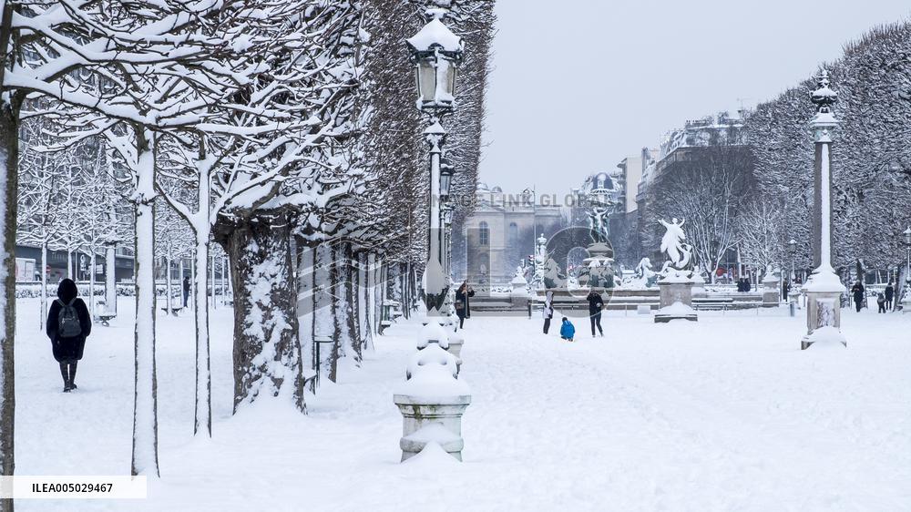 Illustration - Paris Under the Snow - Paris